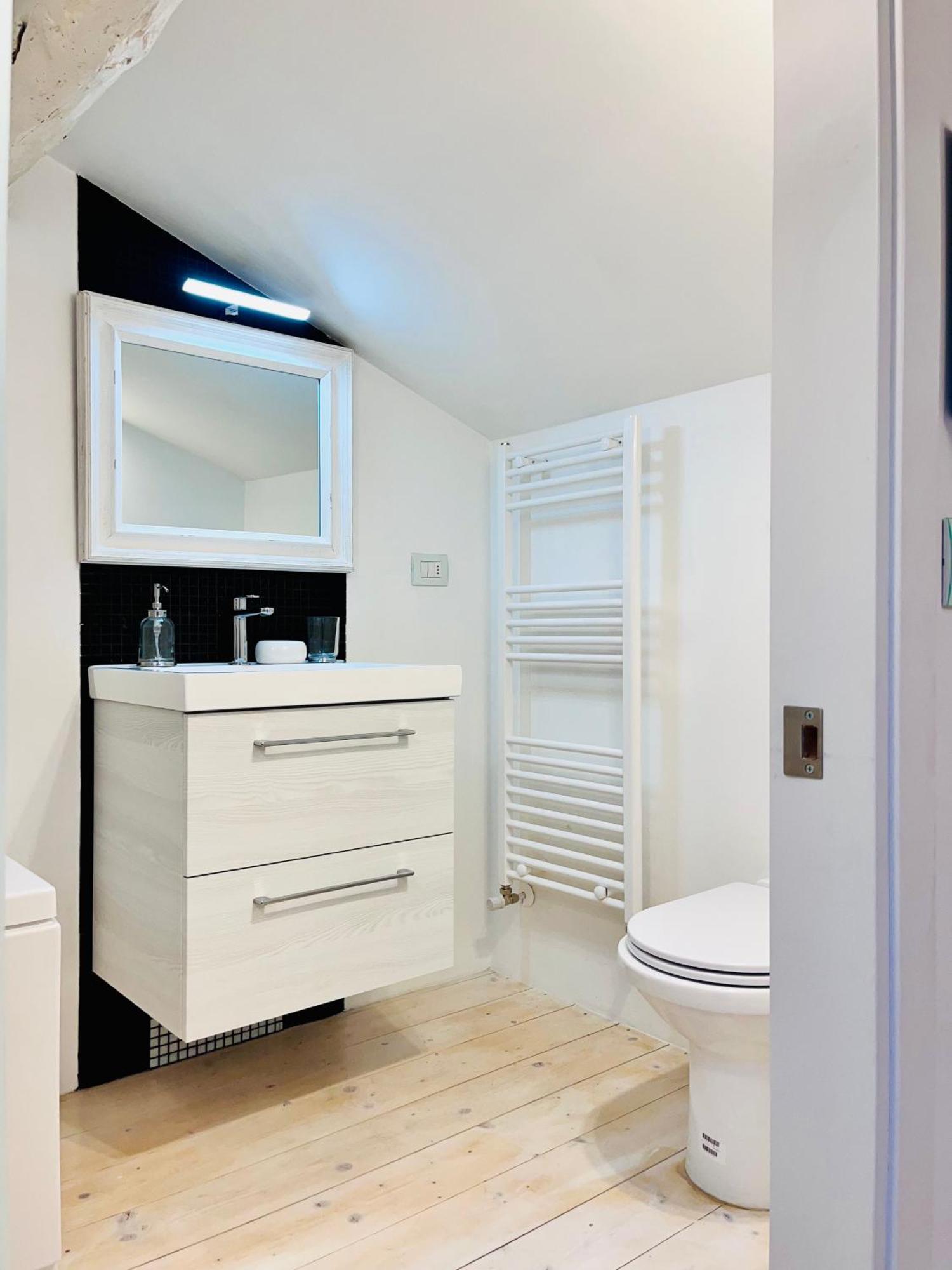 מילאנו Riverside Loft Navigli - Spacious Two-Bedroom Apartment מראה חיצוני תמונה