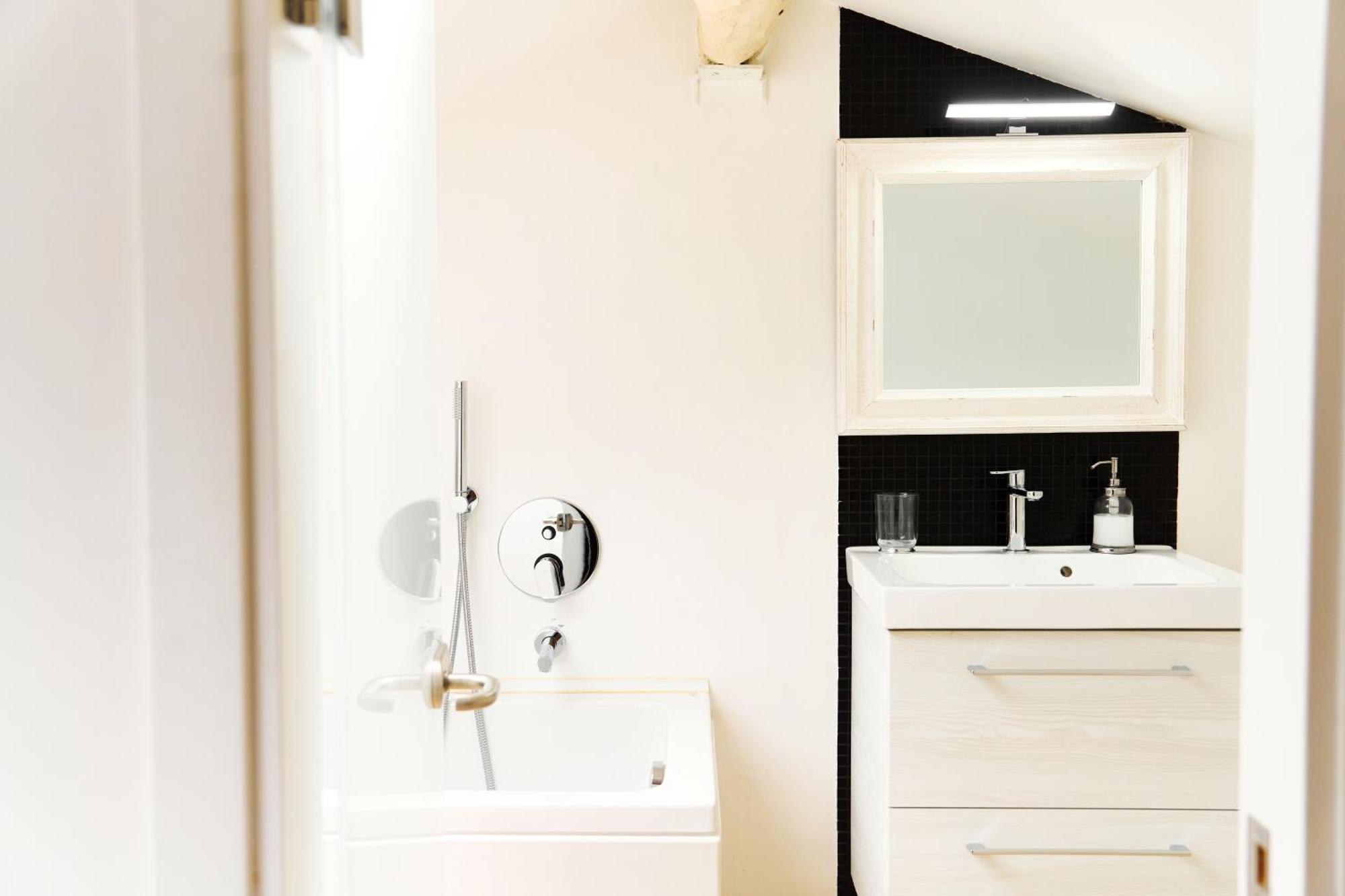 מילאנו Riverside Loft Navigli - Spacious Two-Bedroom Apartment מראה חיצוני תמונה